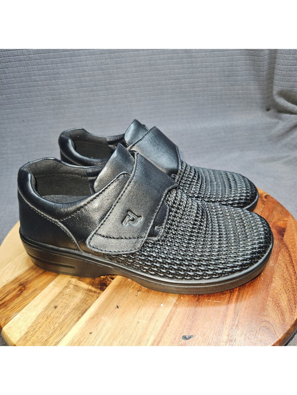 Propet Flats Women's Black US 6 2E(X) Leather Hook Loop Comfort